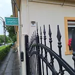 Iskolakert * Шарошпатак
