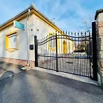 Iskolakert * Шарошпатак