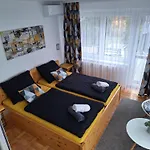 Апартаменты Iskolakert *