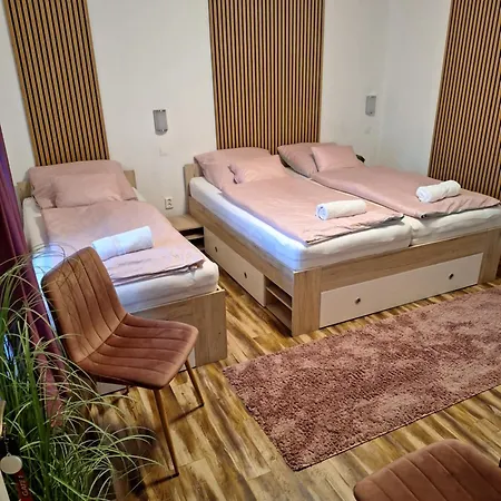 Apartament Iskolakert