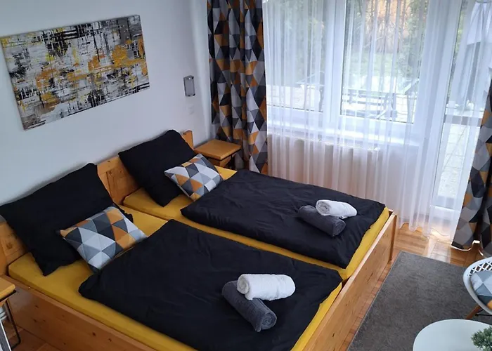 Apartament Iskolakert *